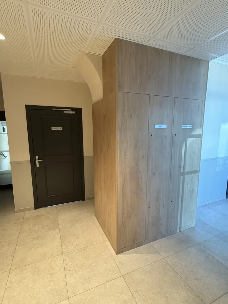 Hall immeuble en menuiserie intérieure