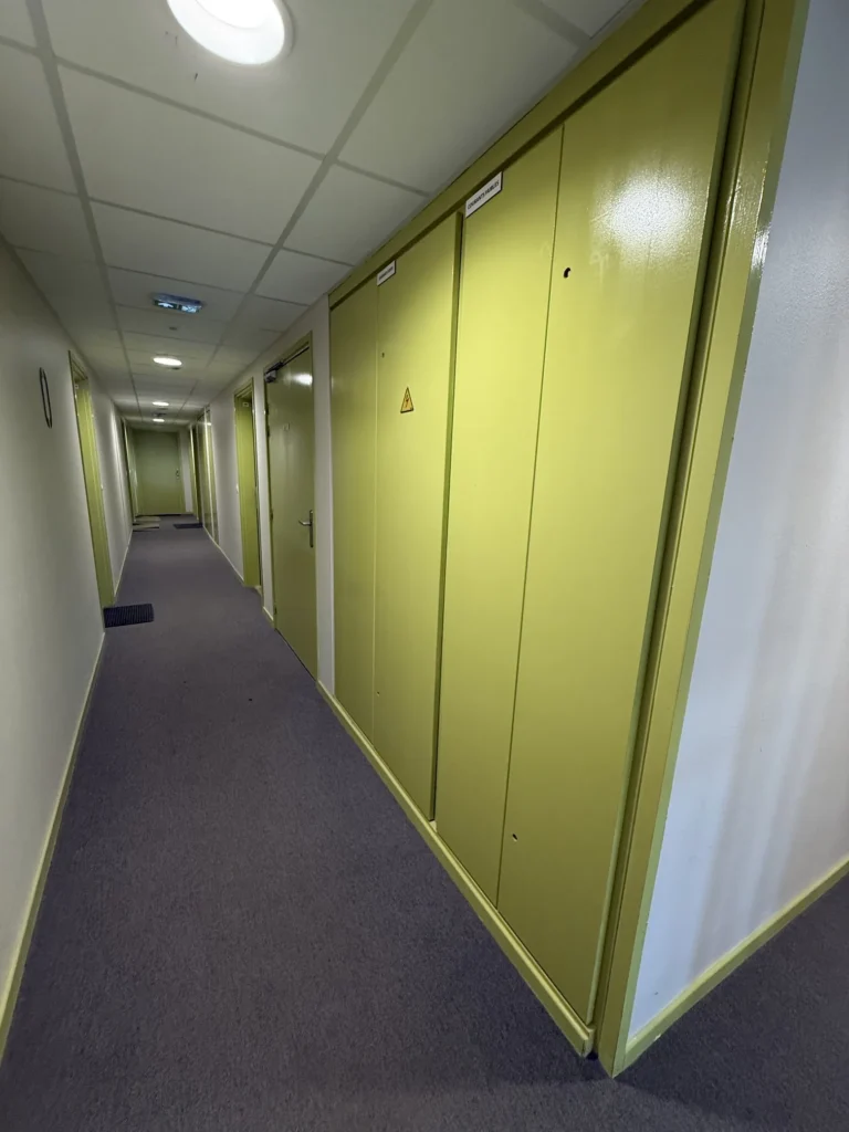 Hall immeuble en menuiserie intérieure