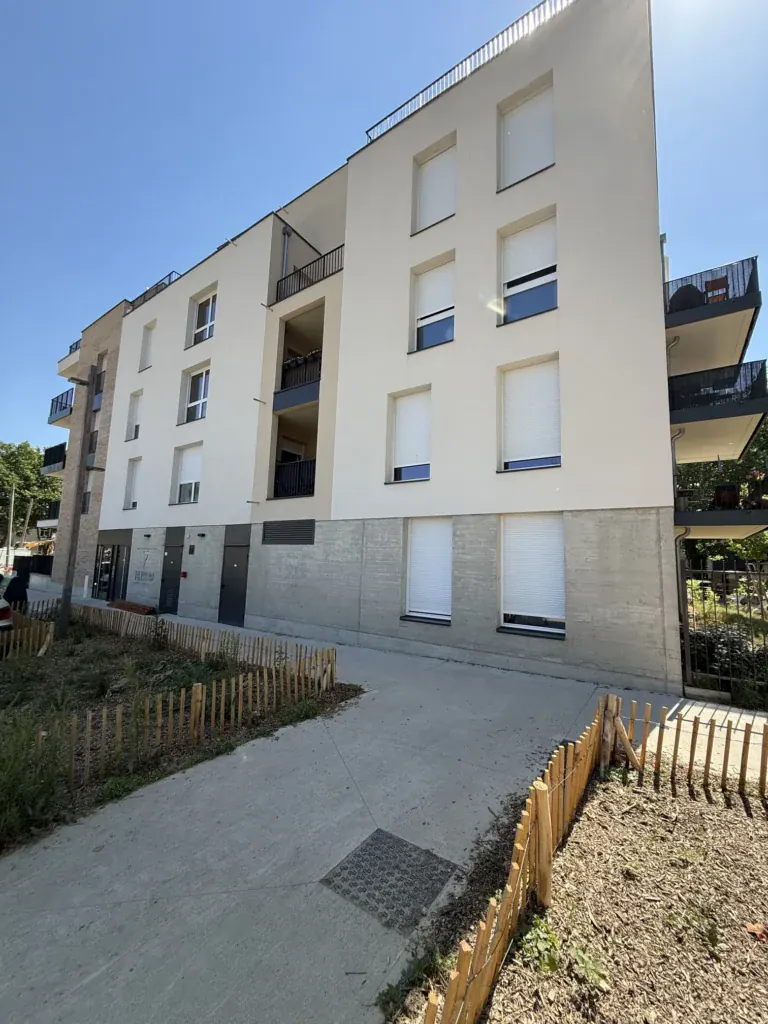 Hall immeuble en menuiserie intérieure