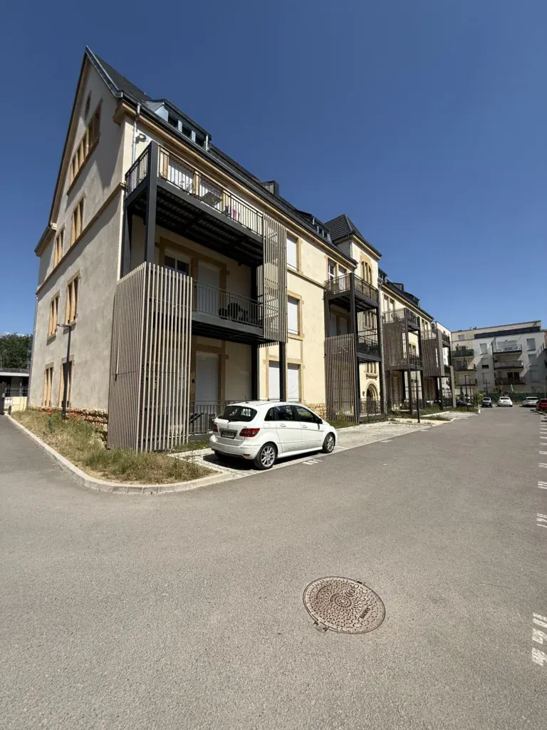 Hall immeuble en menuiserie intérieure